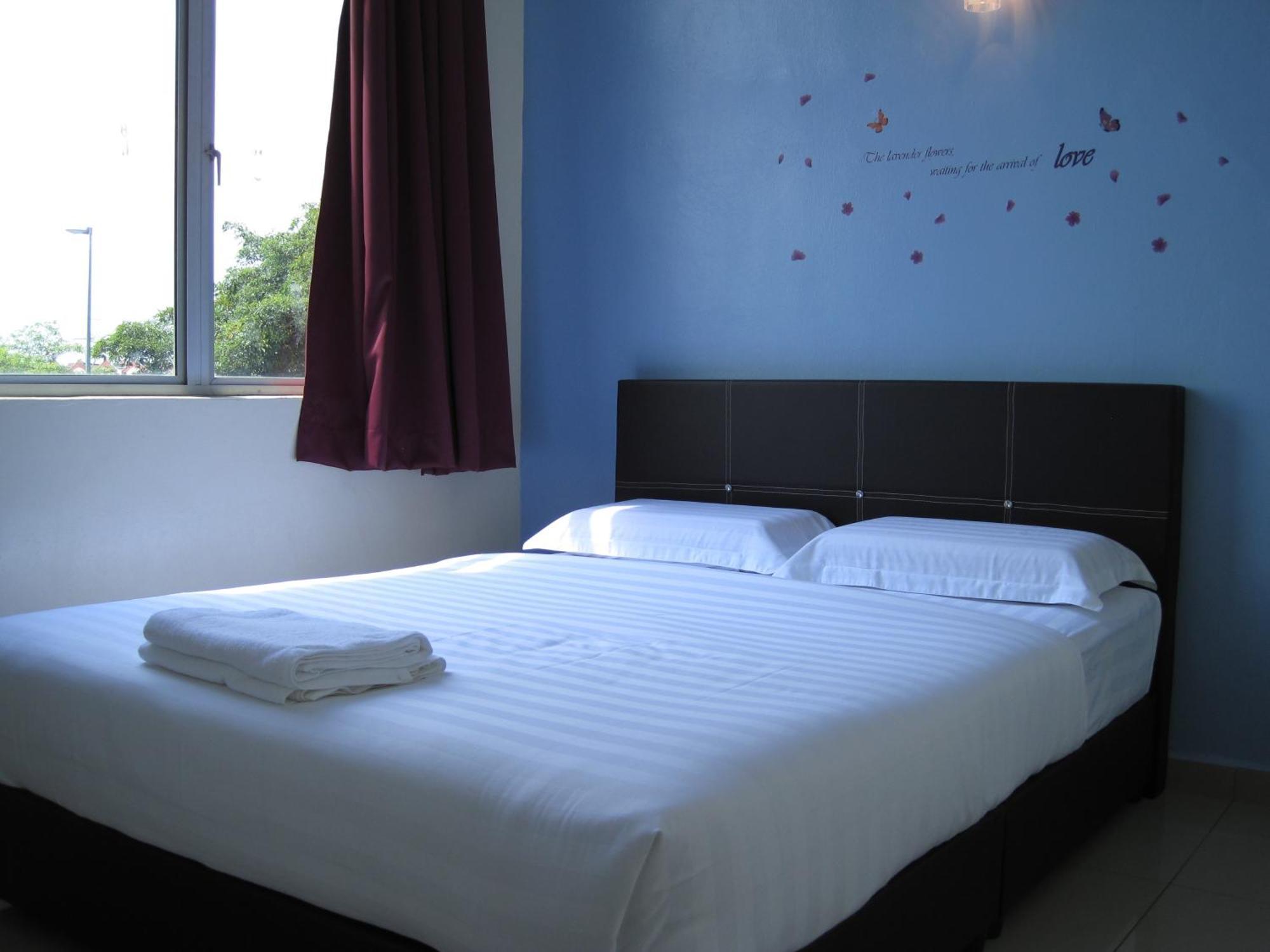 Max Inn Hotel 파리트 라자 객실 사진