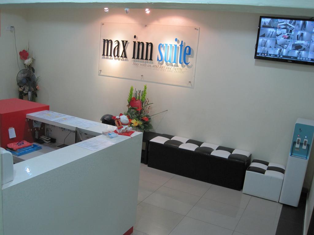 Max Inn Hotel 파리트 라자 외부 사진
