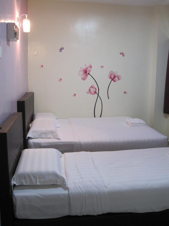 Max Inn Hotel 파리트 라자 외부 사진