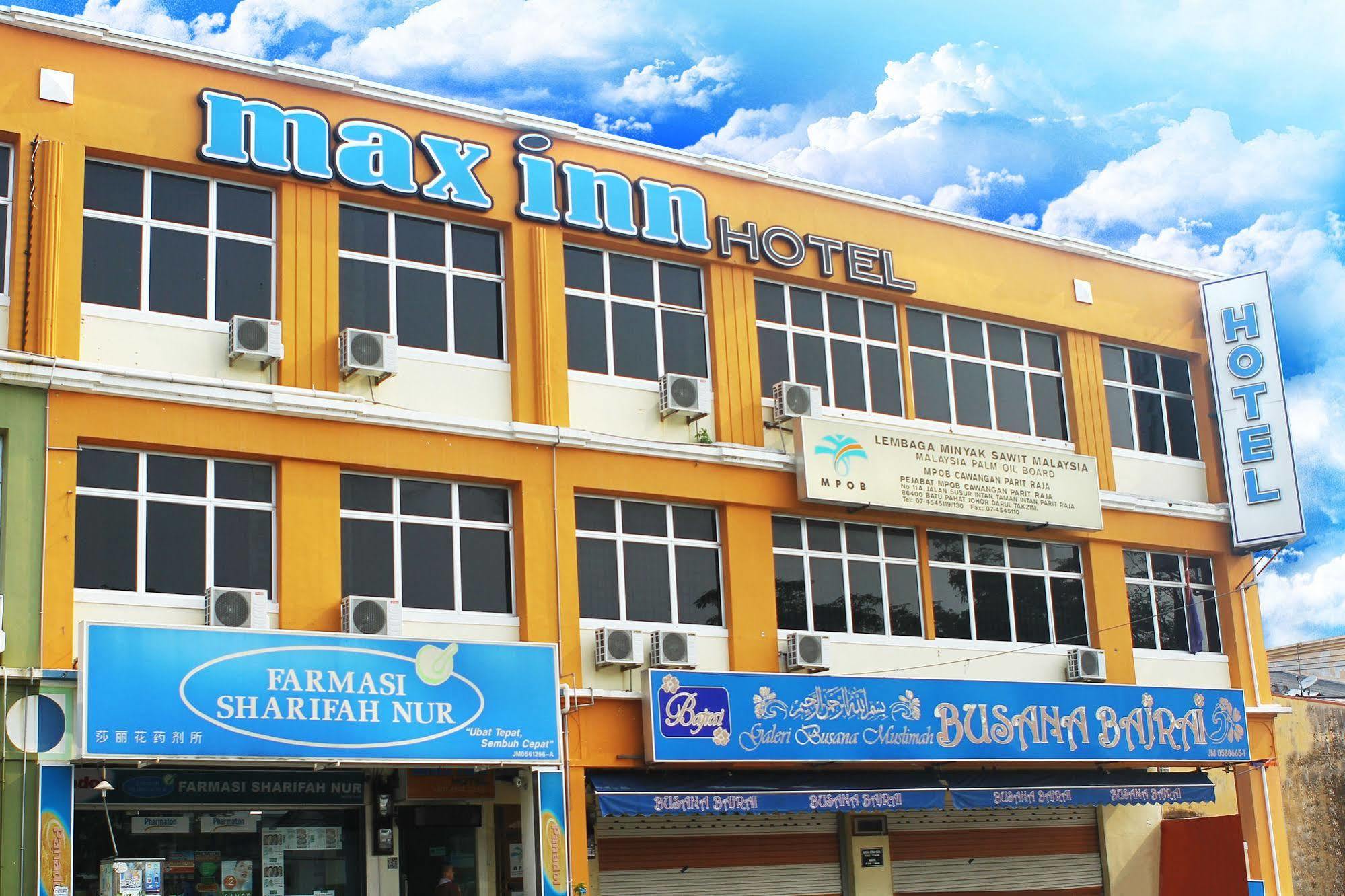 Max Inn Hotel 파리트 라자 외부 사진