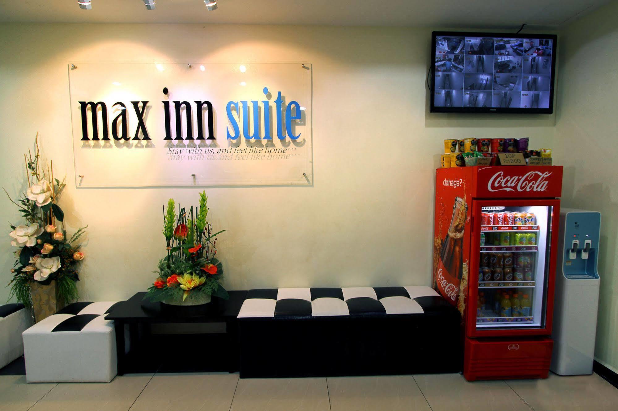 Max Inn Hotel 파리트 라자 외부 사진