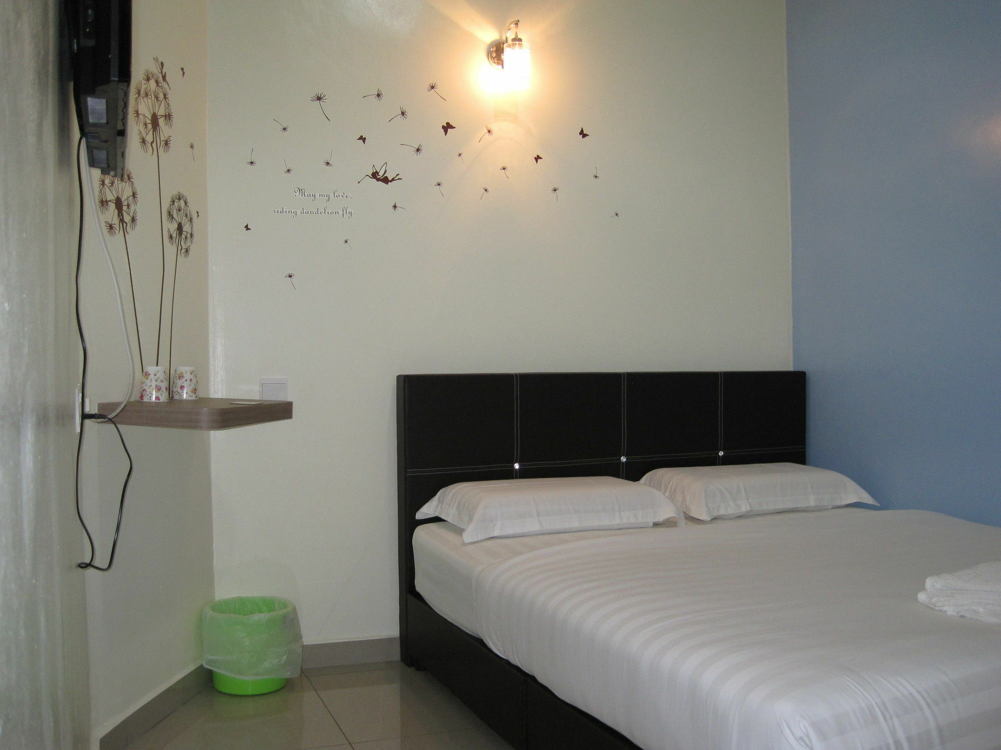 Max Inn Hotel 파리트 라자 외부 사진